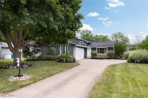 6435 Ridge Plaza Dr, North Ridgeville, OH 44039