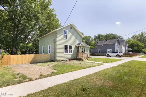 757 W River Rd N, Elyria, OH 44035 photo 3