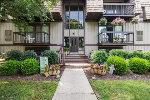 9710 Cove Dr #20G, North Royalton, OH 44133
