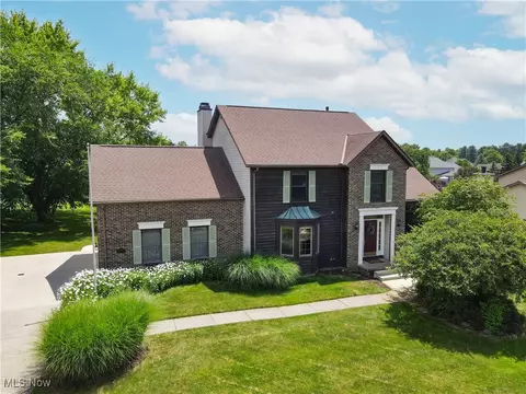 8883 Michaels Ln, Broadview Heights, OH 44147
