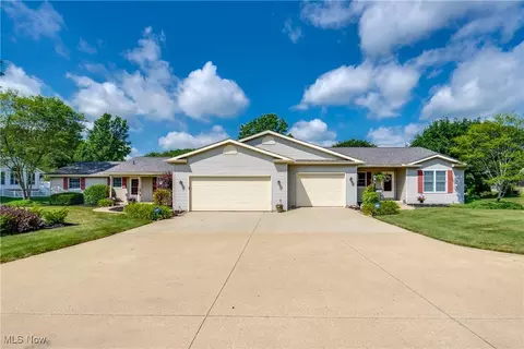 13791 Market Ave N, Hartville, OH 44632