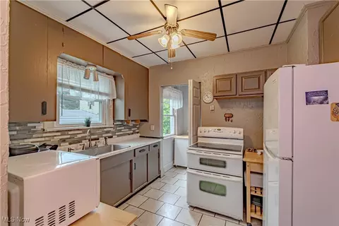 2209 Maple Ave NE, Canton, OH 44714 photo 12
