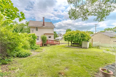 2209 Maple Ave NE, Canton, OH 44714 photo 4