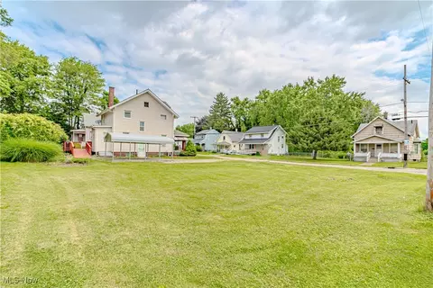 2209 Maple Ave NE, Canton, OH 44714 photo 3