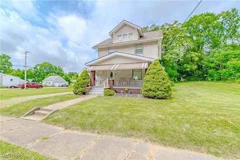 2209 Maple Ave NE, Canton, OH 44714 photo 2
