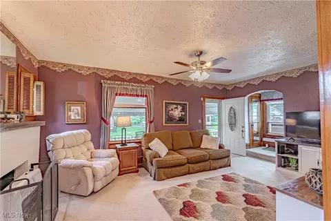 2209 Maple Ave NE, Canton, OH 44714 photo 5