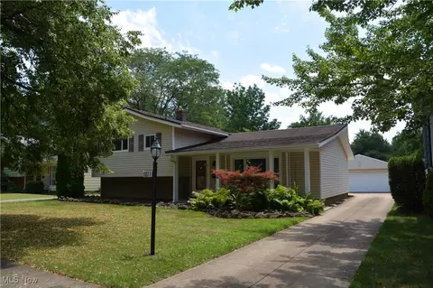 11277 Lafayette Dr, Parma Heights, OH 44130