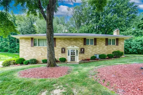 3830 Moonglo St NW, Uniontown, OH 44685