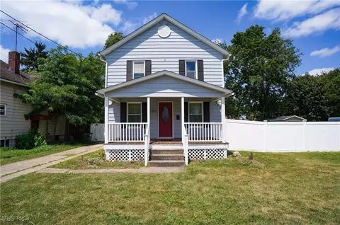 1367 Benton St, Barberton, OH 44203