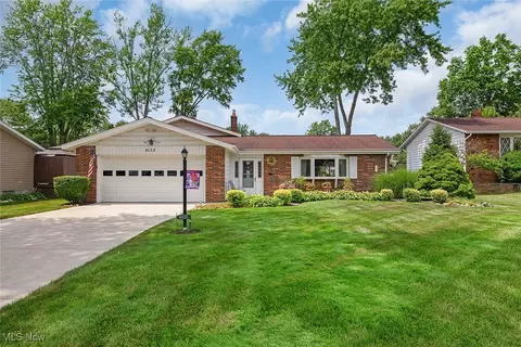 6122 Forest Ridge Dr, North Olmsted, OH 44070
