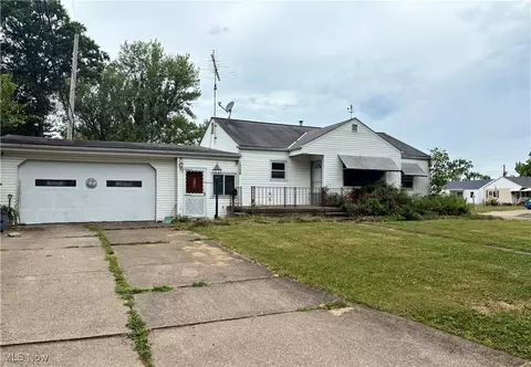 1208 Parkview Ave, Lorain, OH 44052