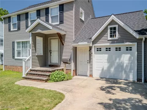 4959 Anderson Rd, Lyndhurst, OH 44124