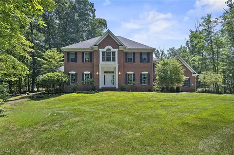 6039 Ledgeview Dr, Peninsula, OH 44264