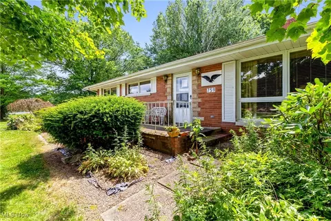 759 Valley View Dr, Brookfield, OH 44403 photo 2