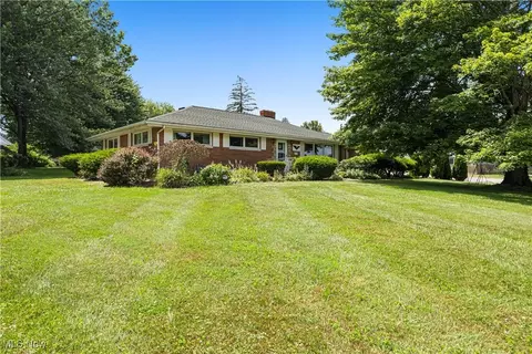 759 Valley View Dr, Brookfield, OH 44403