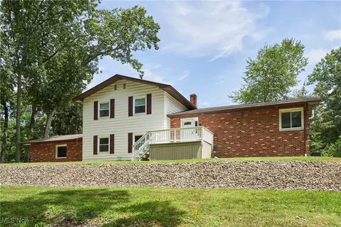 4859 Firwood Dr, North Canton, OH 44720