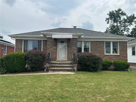 8409 Lanyard Dr, Parma, OH 44129