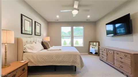 Bedroom - 8099 Brookview Ln, Mentor, OH 44060 photo 1 of 2