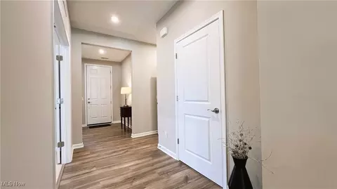 Entry Way - 8099 Brookview Ln, Mentor, OH 44060 photo 2 of 3