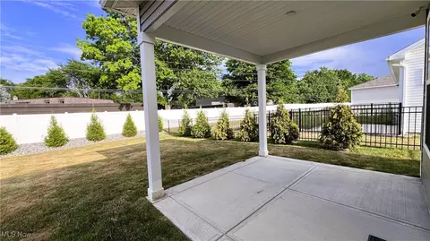 Exterior - 8099 Brookview Ln, Mentor, OH 44060 photo 2 of 2