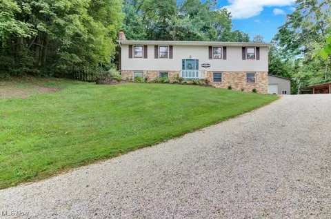 7170 Sandy Ln, Malvern, OH 44644