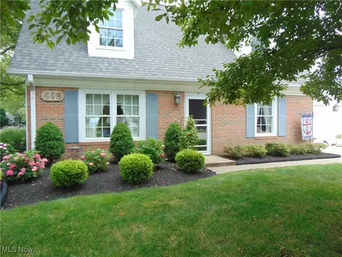 668 2nd St Apt 3 St, Fairport Harbor, OH 44077