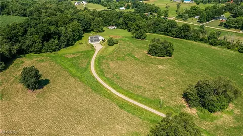 10784 Fisher Rd NW, Bolivar, OH 44612