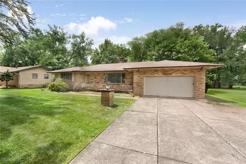 16496 Park Lane Dr, Strongsville, OH 44136