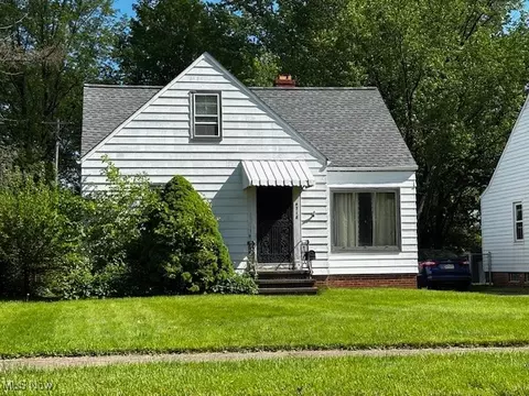 4718 Sheraton Dr, Parma, OH 44134