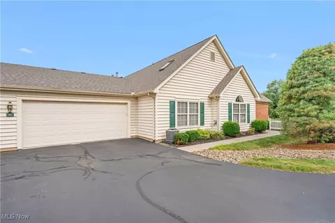 37 Village Ct, Columbiana, OH 44408