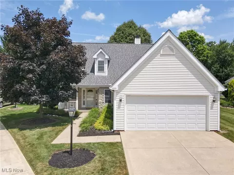 8531 Creekside Dr, Sagamore Hills, OH 44067