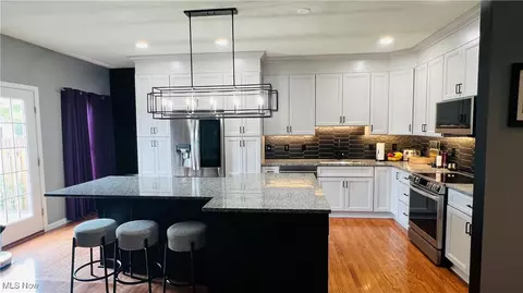 Kitchen - 116 Ledgestone Ct, Berea, OH 44017 photo 5 of 7