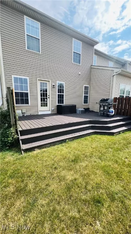 Exterior - 116 Ledgestone Ct, Berea, OH 44017 photo 5 of 9