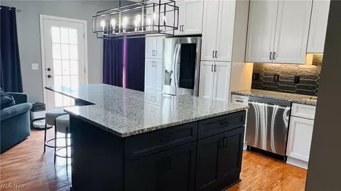 Kitchen - 116 Ledgestone Ct, Berea, OH 44017 photo 2 of 7