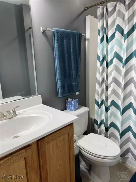 Bath - 116 Ledgestone Ct, Berea, OH 44017 photo 1 of 5