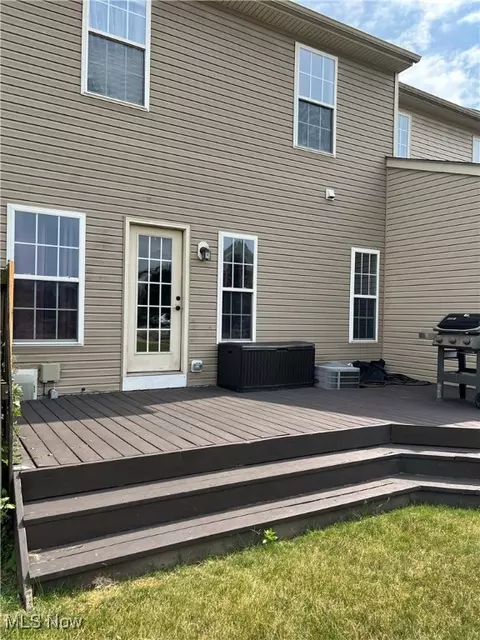 Exterior - 116 Ledgestone Ct, Berea, OH 44017 photo 3 of 9