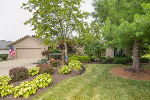 32986 Woodhaven Cir, North Ridgeville, OH 44039