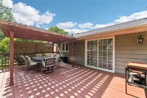 Exterior - 129 Whitman Blvd, Elyria, OH 44035 photo 4 of 10