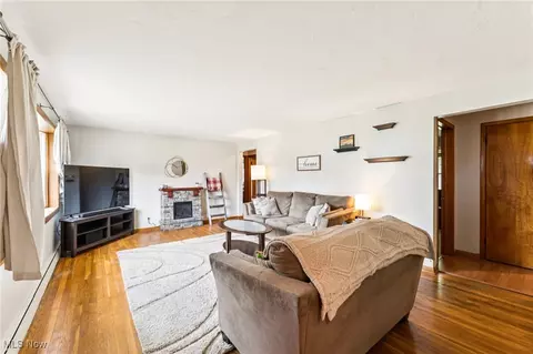 Living - 129 Whitman Blvd, Elyria, OH 44035 photo 3 of 3