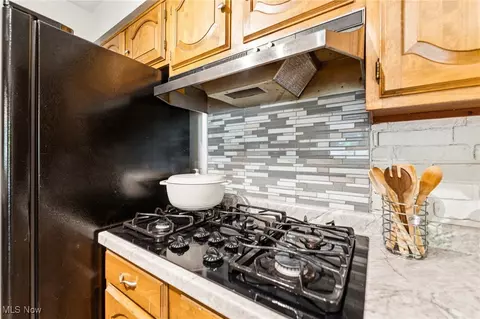 Kitchen - 129 Whitman Blvd, Elyria, OH 44035 photo 2 of 4