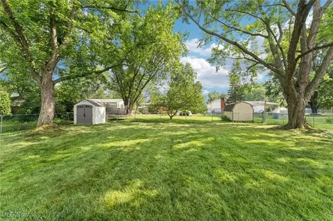 Exterior - 129 Whitman Blvd, Elyria, OH 44035 photo 5 of 10