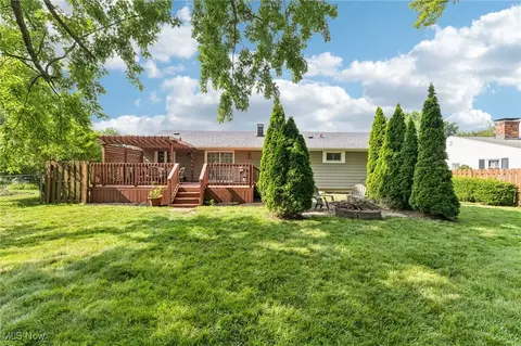 Exterior - 129 Whitman Blvd, Elyria, OH 44035 photo 8 of 10