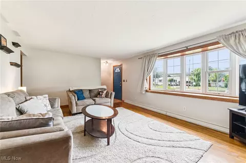 Living - 129 Whitman Blvd, Elyria, OH 44035 photo 1 of 3
