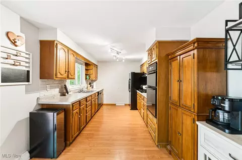Kitchen - 129 Whitman Blvd, Elyria, OH 44035 photo 3 of 4