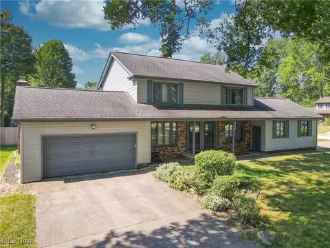 2140-2144 Woodlawn Cir, Stow, OH 44224