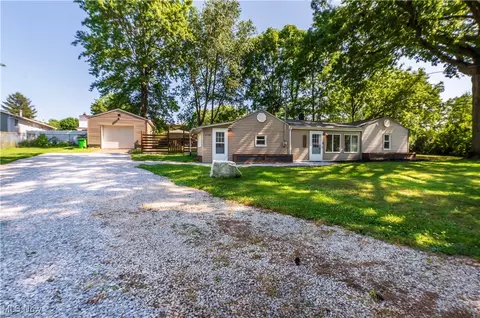 2730 Chelsea Dr, Akron, OH 44312