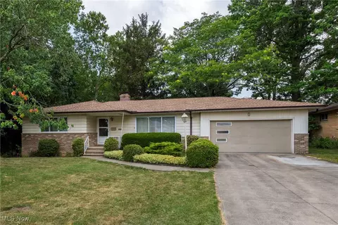 7080 Arcadia Dr, Parma, OH 44129