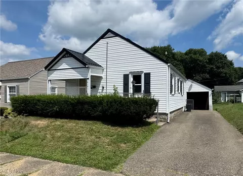 1616 Orange St, Coshocton, OH 43812