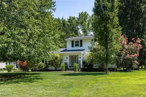 6738 Westview Dr, Brecksville, OH 44141