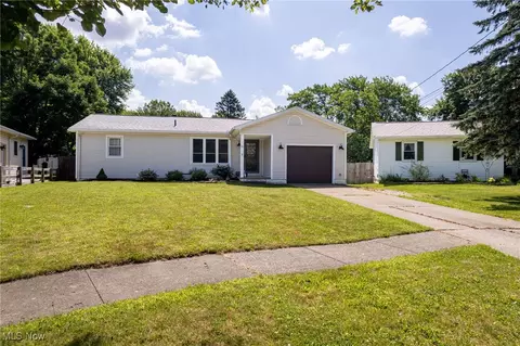 88 Plymouth St, Medina, OH 44256